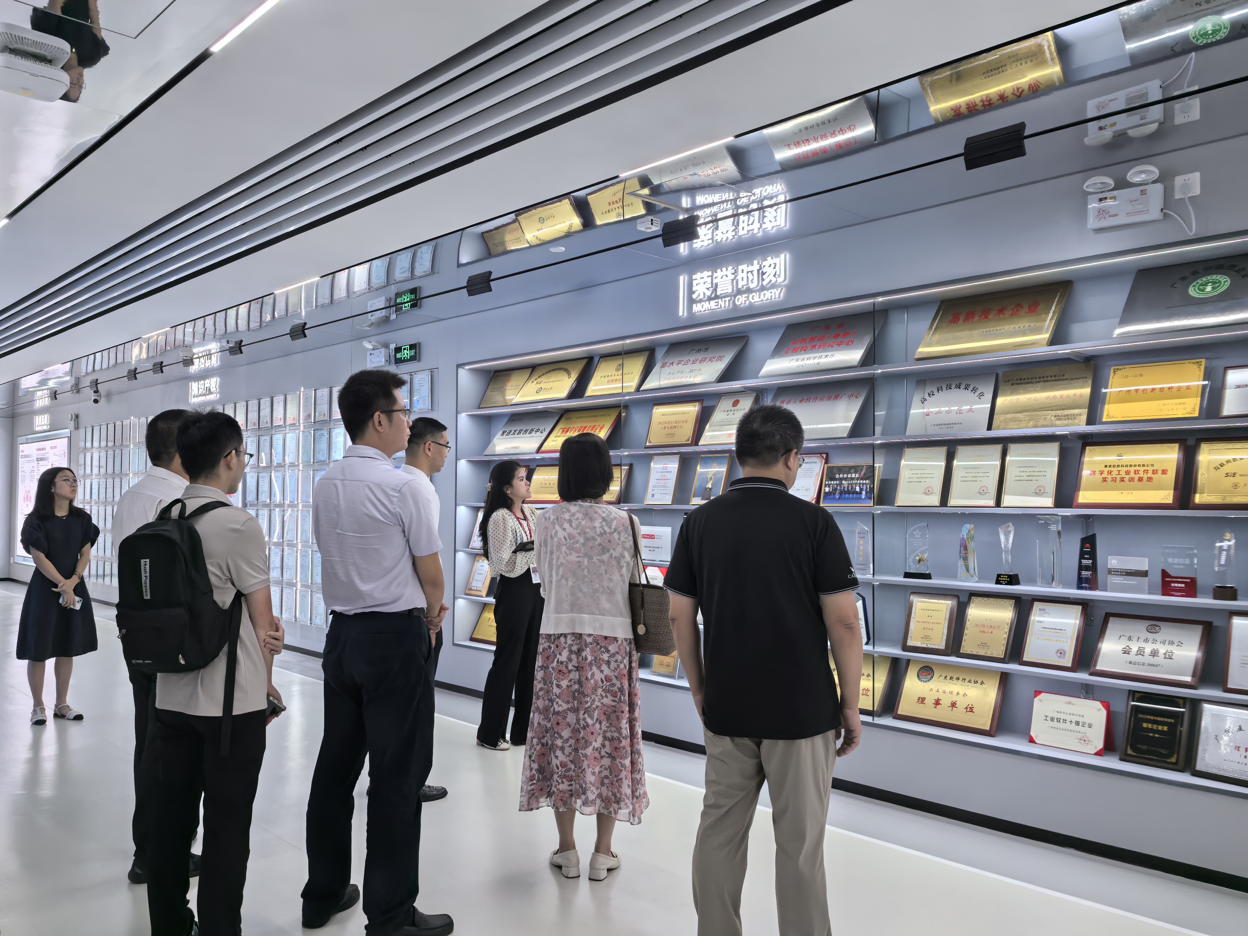 廣州市工信局信息技術發(fā)展處副處長朱裕忠一行到賽意信息開展調(diào)研